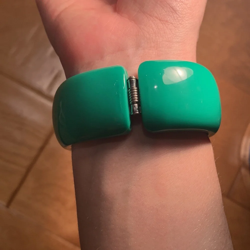 NWT green chunky bangle bracelet - Picture 4 of 8